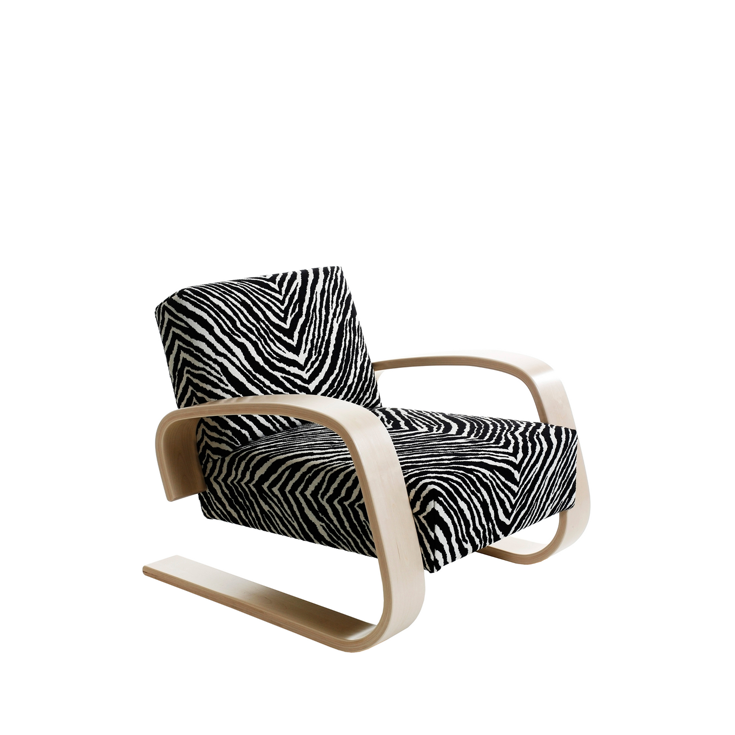 Lenestol Tank Armchair 400 fra Artek: Klarlakkert / Zebra