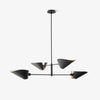 Taklampen Bonnet Chandelier SC92 fra &tradition i helsvart variant, med skjermer vendt oppover.