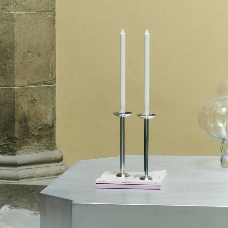 Lysestakene Champagne Candle Holder fra Louise Roe