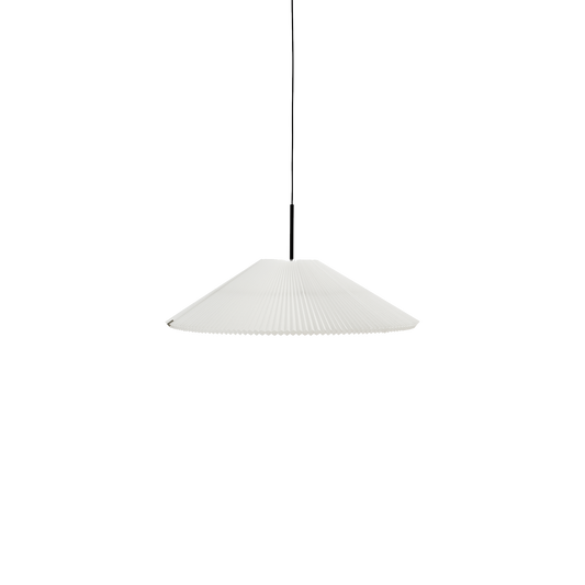 Taklampen Nebra Pendant Lamp fra New Works i den minste størrelsen.