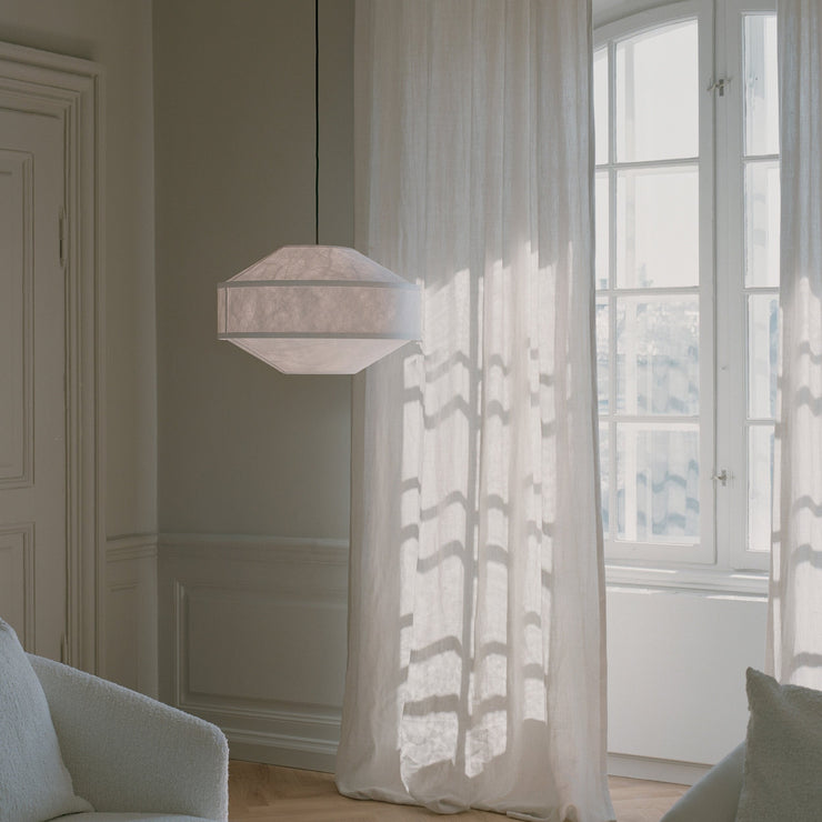 Medium taklampe Kite Pendant Lamp White fra New Works.