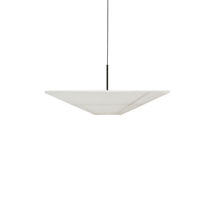 Stor taklampe Nebra Pendant Lamp fra New Works. 37,5 x 50 cm.