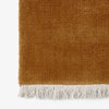 Teppet The Moor Rug fra andTradition i fargen Brown Gold, med frynser