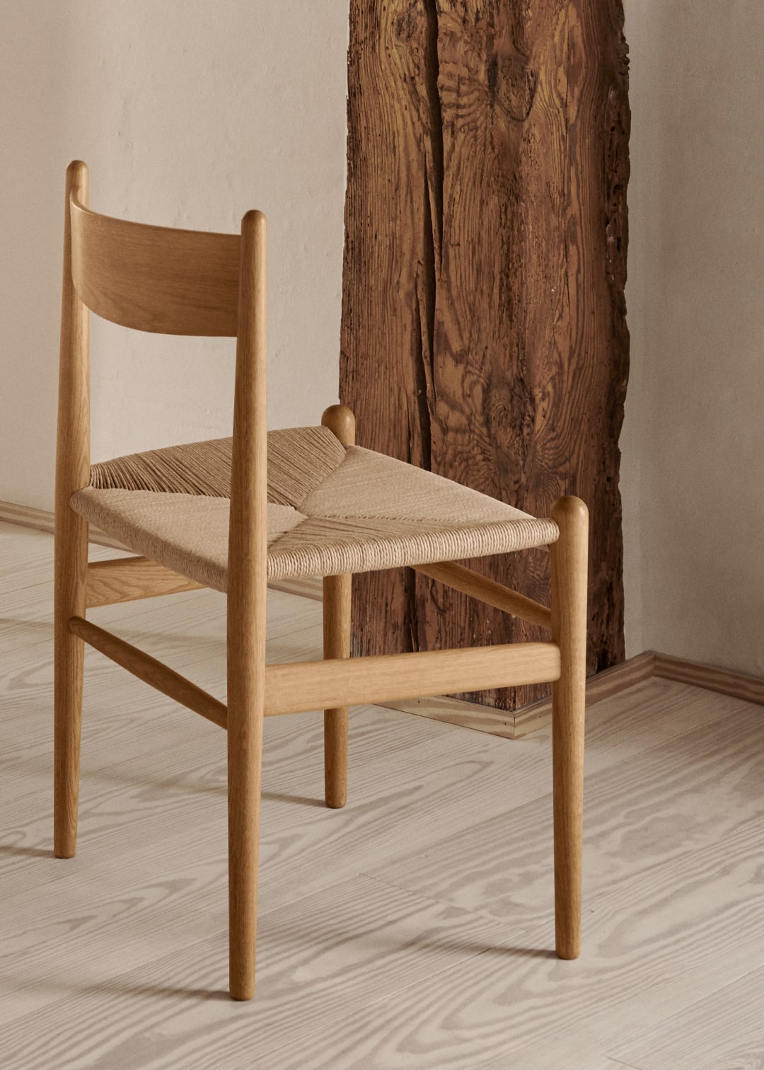 Her er Spisestol CH36 Chair fra Carl hansen & Søn i oljet eik.