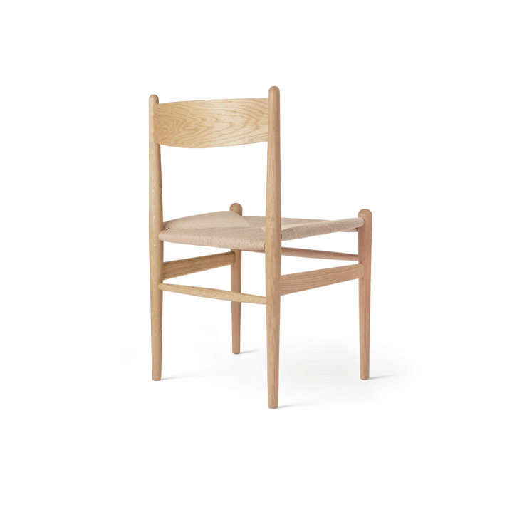 Her er Spisestol CH36 Chair fra Carl Hansen & Søn i oljet eik.