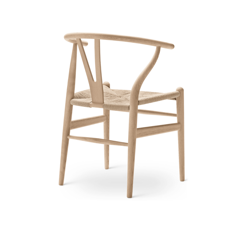 Spisestol CH24 Wishbone Chair i hvitoljet eik med naturpapirsnor