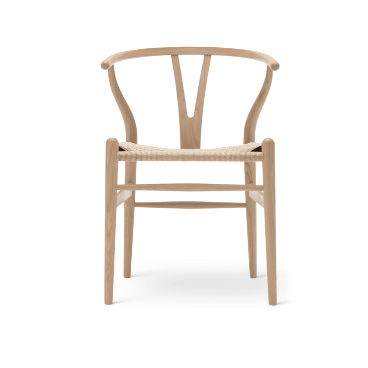 Spisestol CH24 Wishbone Chair i hvitoljet eik med naturpapirsnor