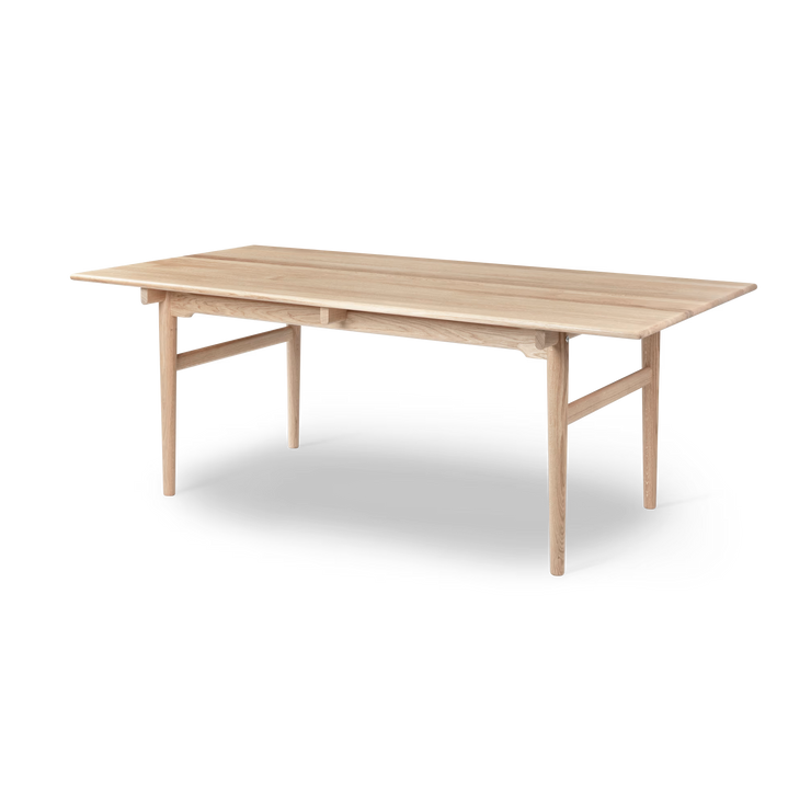 Spisebord CH327 Dining Table fra Carl Hansen & Søn i hvitoljet eik