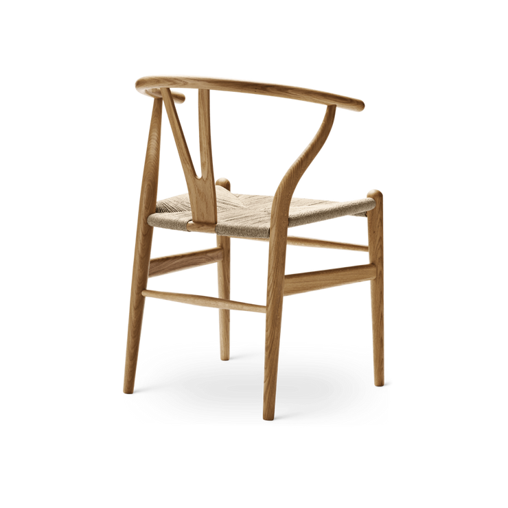 Spisestol CH24 Wishbone Chair i oljet eik med naturlig papirsnor.