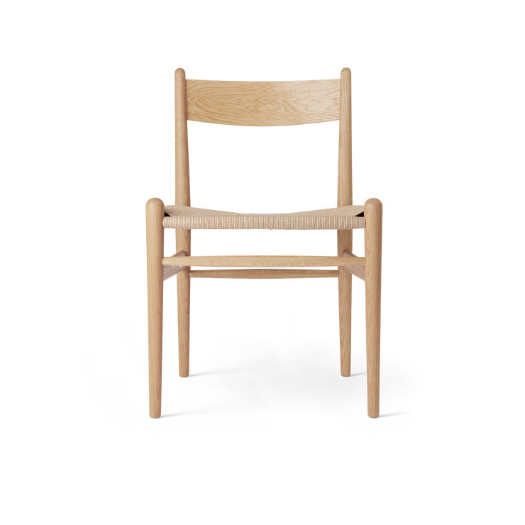 Her er Spisestol CH36 Chair fra Carl Hansen & Søn i oljet eik.