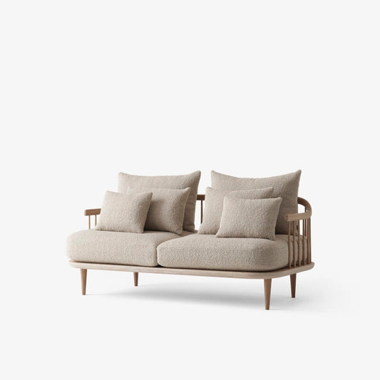 Fly SC2 sofa 2-seter, hvitoljet eik (white oiled oak). tekstil: Karakorum 003